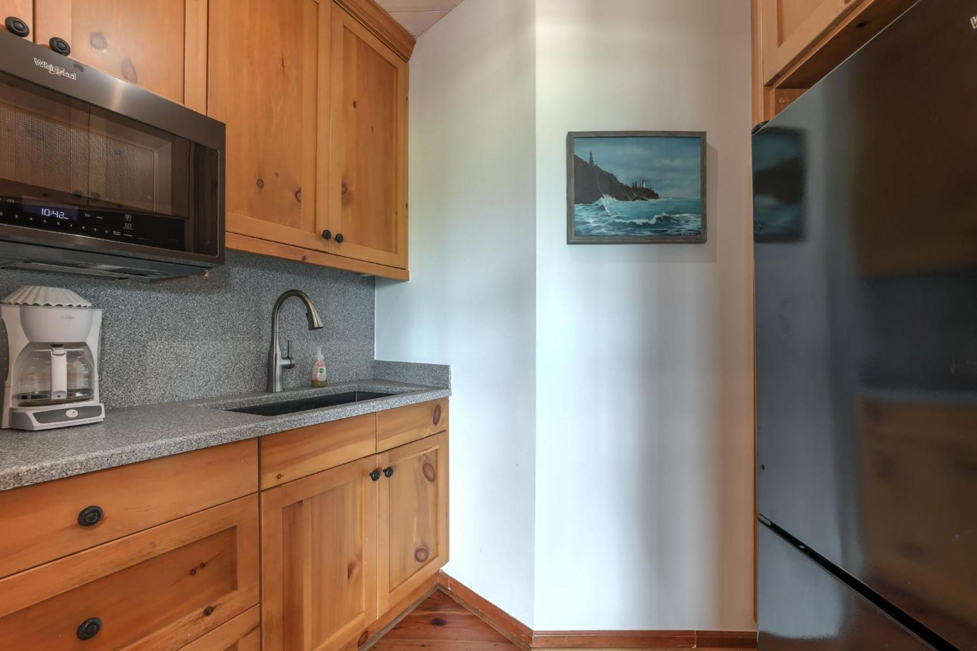 Falken Haus - Relax In Seclusion With Panoramic Lake Views Jasper Exterior foto